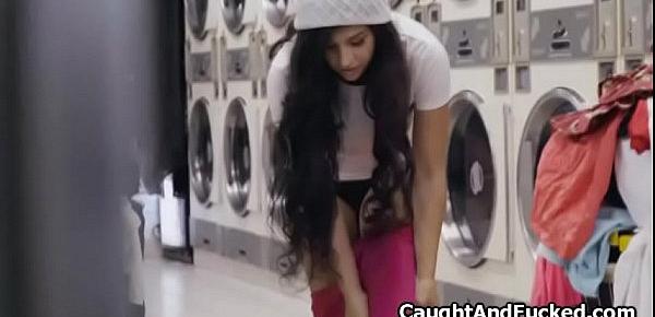  Stealing bigtit teen fucked at laundromat